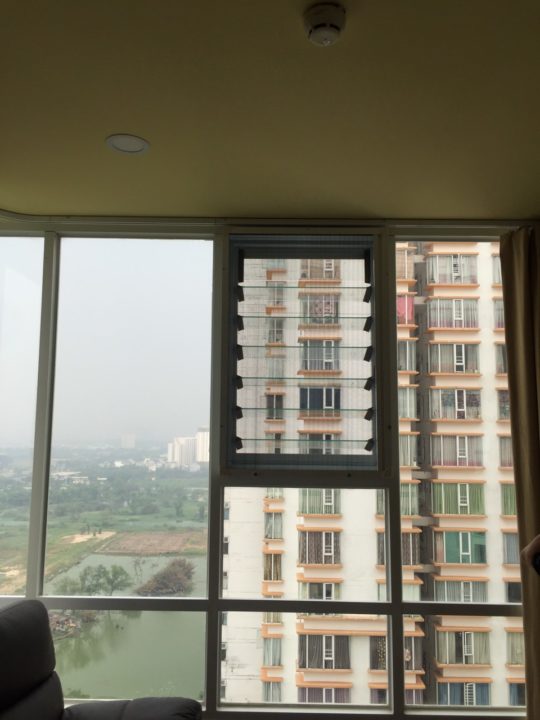 Lắp đặt cửa lưới chống muỗi cho căn hộ chung cư