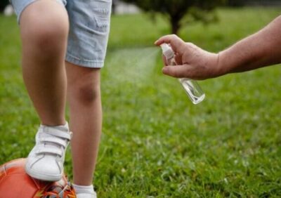 Cách làm nước xịt chống muỗi tại nhà – An toàn dễ làm