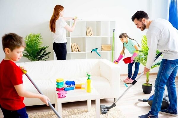 Dọn dẹp nhà cửa sạch sẽ hạn chế bị kiến ba khoang tấn công vào nhà